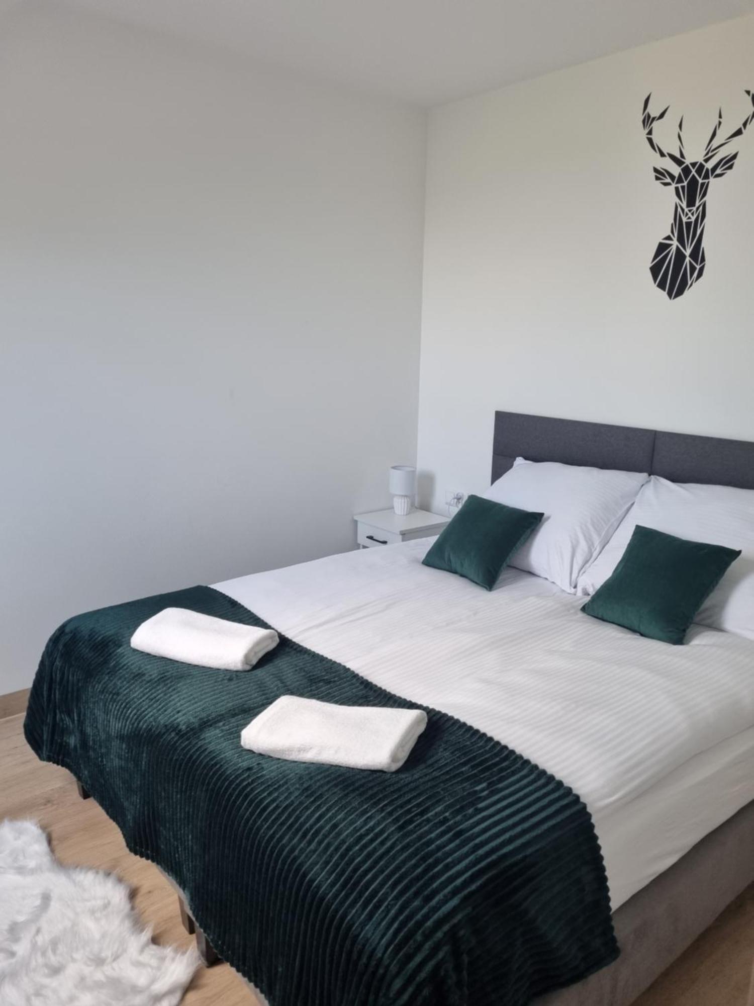 Apartamenty Jelen Pod Grapom Banska Nizna Kültér fotó